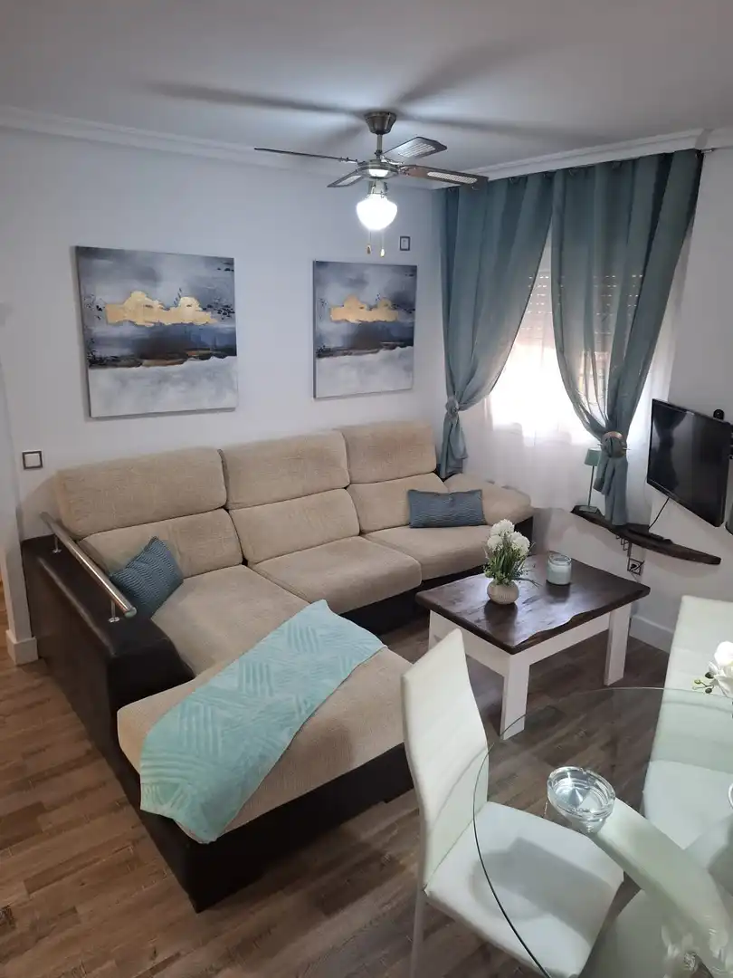 Sala de estar de Apartamento de alquiler en Almería con Aire acondicionado, Calefacción y Parquet