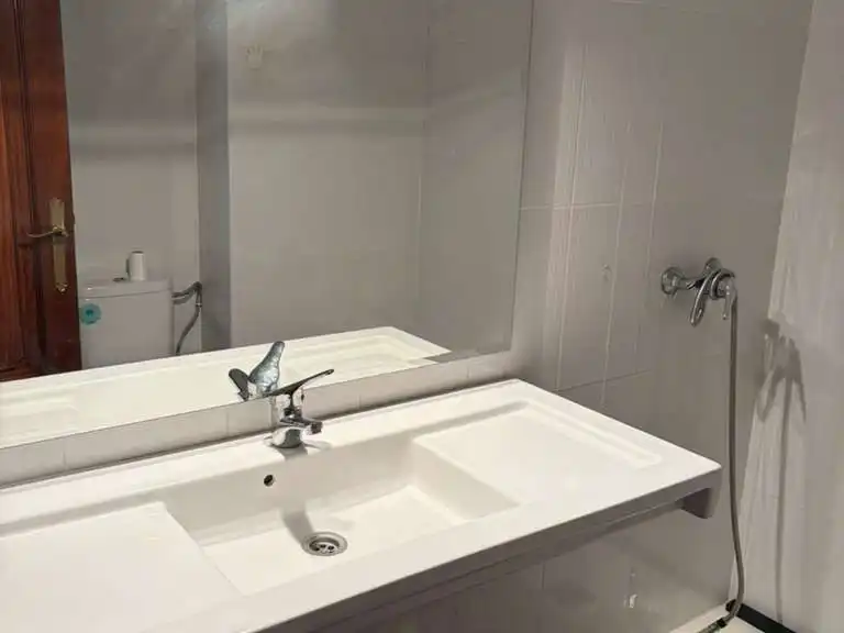 Bathroom of Flat for sale in  Madrid Capital  with Air Conditioner and Terrace