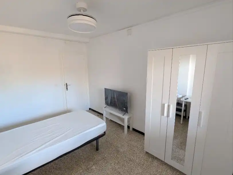 Habitación en Carrer Portes d'Oriola, 2, Crevillent Habitación de Piso para compartir en Crevillent con Aire acondicionado, Calefacción y Amueblado