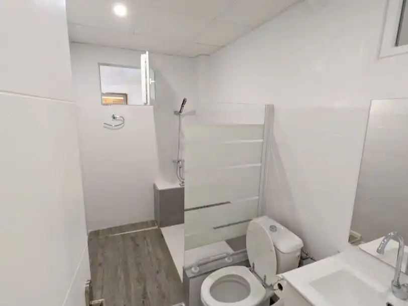 Bathroom of Flat for share in Crevillent  with Air Conditioner, Heating and Terrace