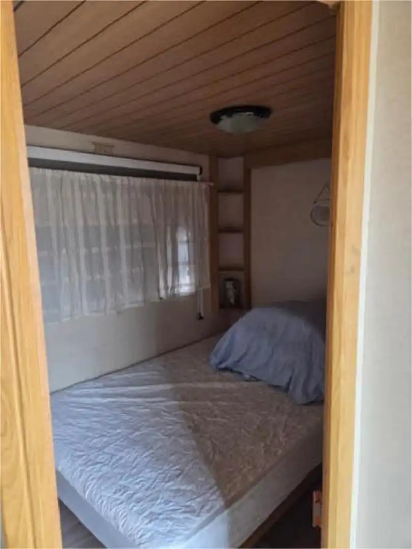 Apartament en venda a Porqueres Dormitori de Apartament en venda en Porqueres amb Terrassa