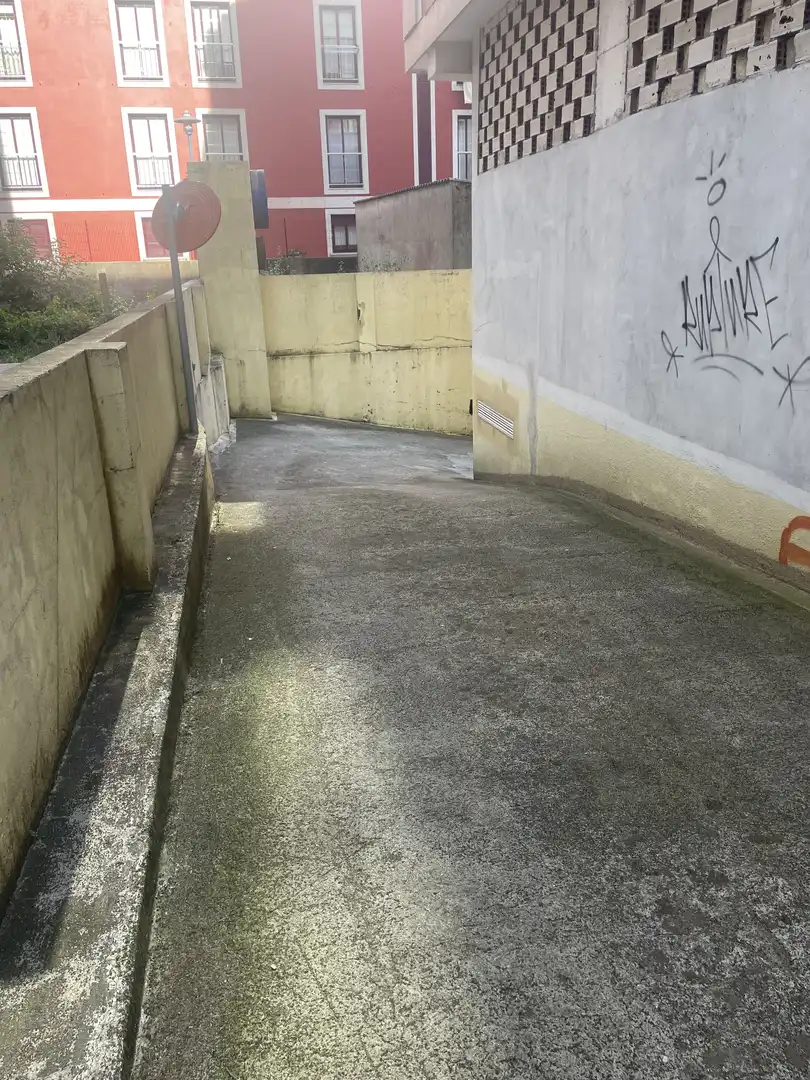 Parking of Garage for rent in Cangas 