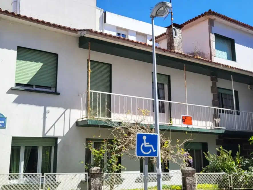 Exterior view of Flat for sale in Vilanova de Arousa  with Heating, Private garden and Parquet flooring