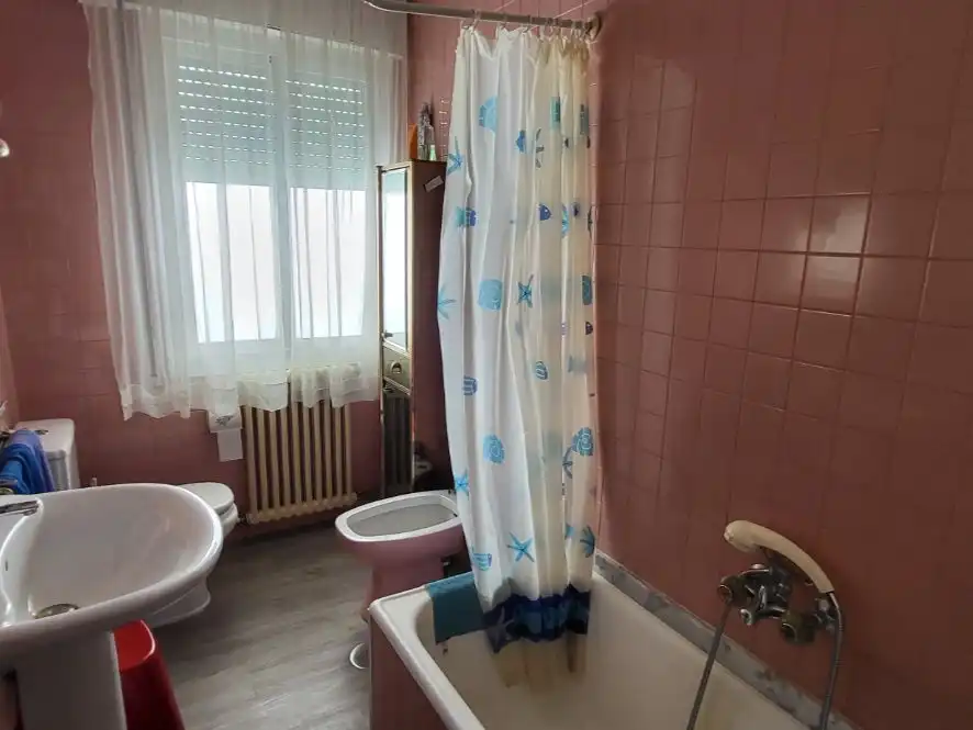 Bathroom of Flat for sale in Vilanova de Arousa  with Heating, Private garden and Parquet flooring