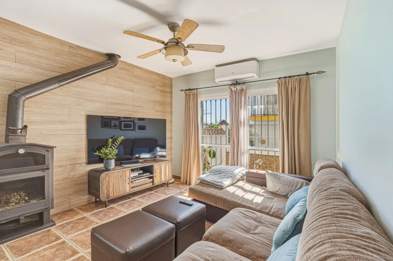 Detached homes for sale in Calle Río Guadaíra, 27, Mijas Living room of Detached homes for sale in Mijas with Air Conditioner, Terrace and Balcony