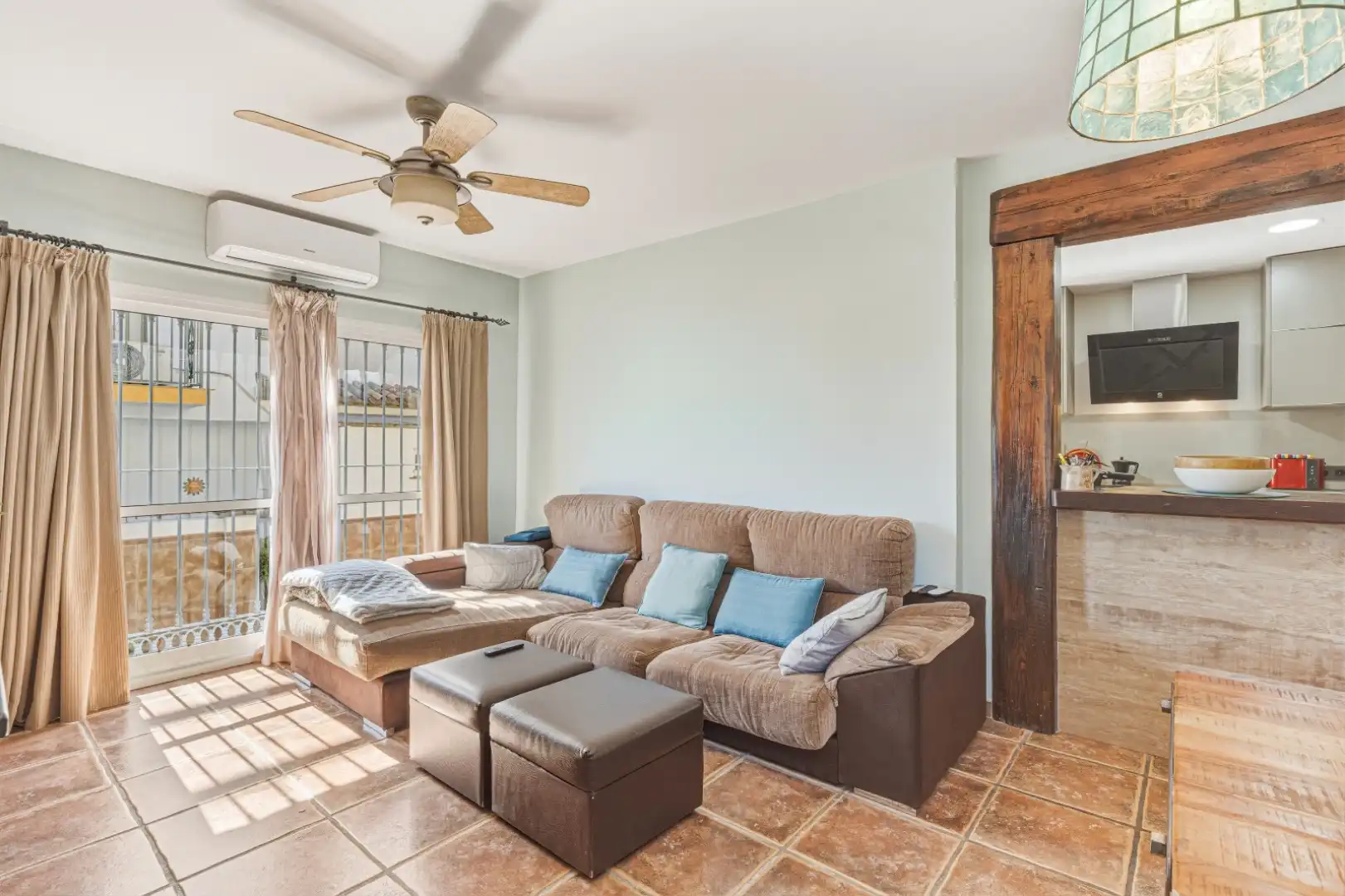 Sala de estar de Casa adosada en venta en Mijas con Aire acondicionado, Terraza y Balcón