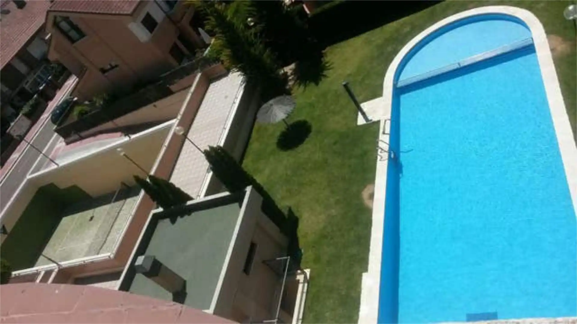 Attic for rent in Parque Alameda - Paula López Swimming pool of Attic for rent in Valladolid with Heating, Private garden and Terrace