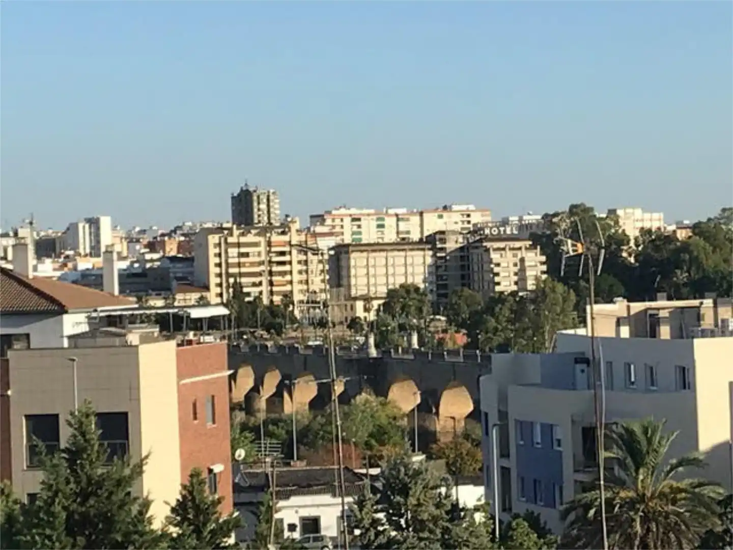 Vista exterior de Piso de alquiler en Badajoz con Calefacción, Terraza y Piscina