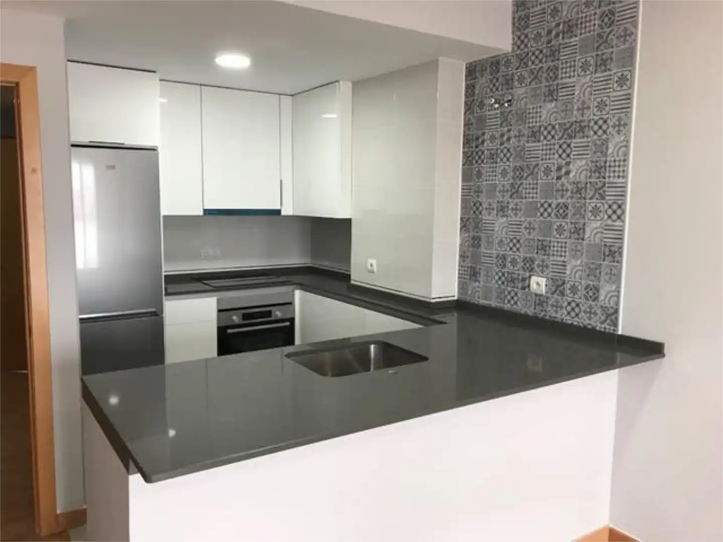 Cocina de Piso de alquiler en Badajoz con Calefacción, Terraza y Piscina