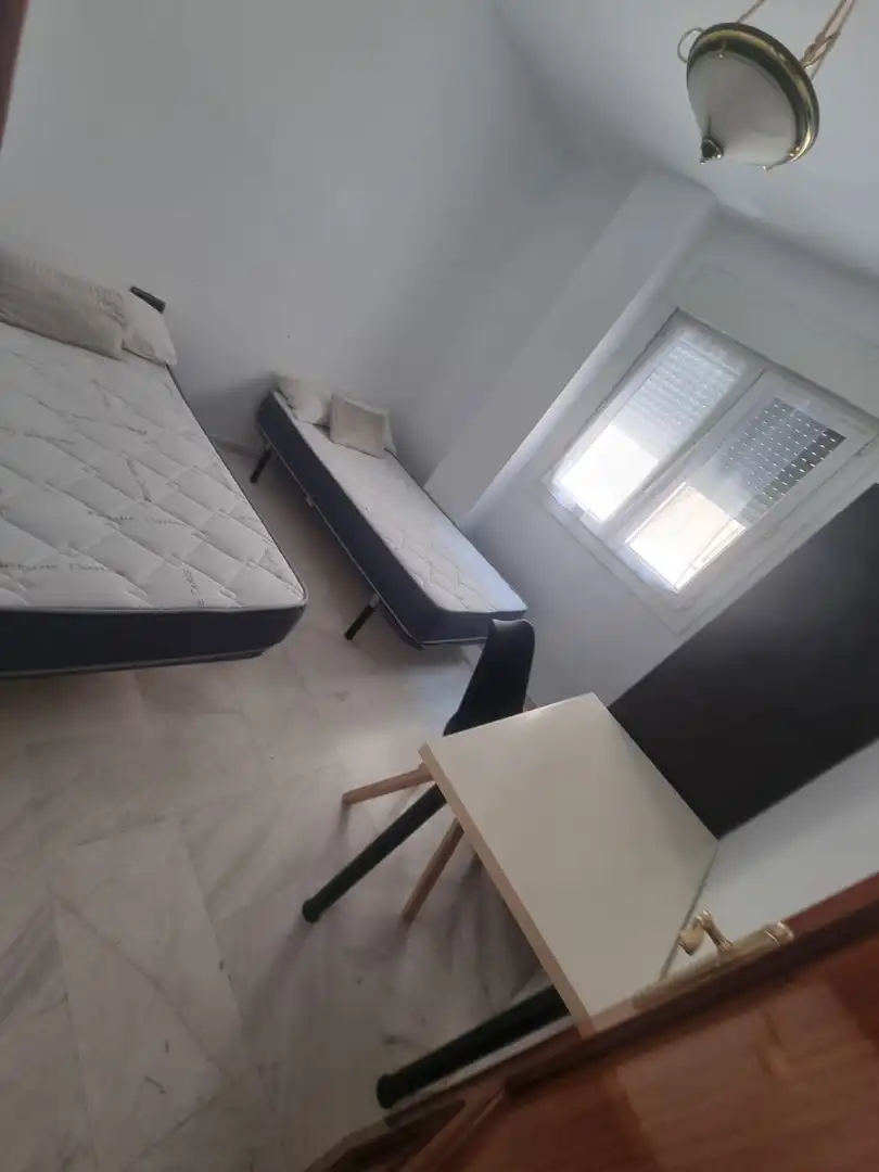 Piso de alquiler en Paseo Marítimo, Alcalde Rafael Ginel, San Lorenzo Habitación de Piso de alquiler en Melilla con Aire acondicionado, Calefacción y Jardín privado