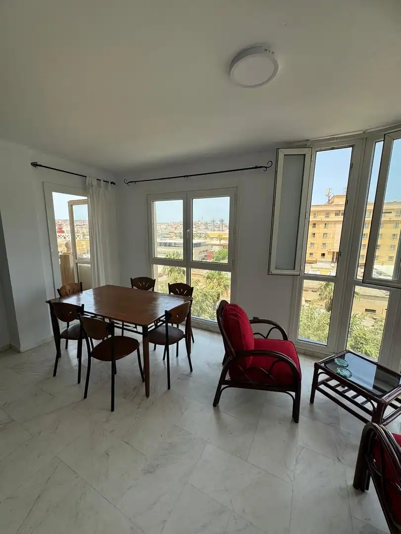 Piso de alquiler en Paseo Marítimo, Alcalde Rafael Ginel, San Lorenzo Comedor de Piso de alquiler en Melilla con Aire acondicionado, Calefacción y Jardín privado