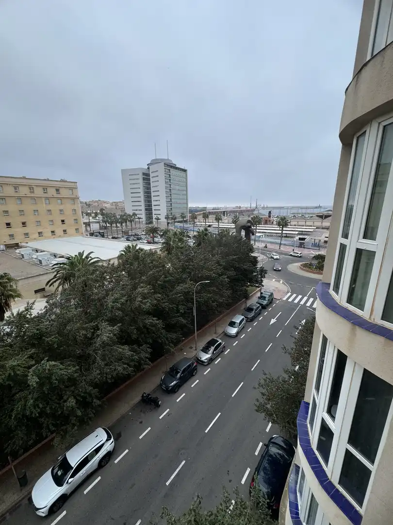 Piso de alquiler en Paseo Marítimo, Alcalde Rafael Ginel, San Lorenzo Vista exterior de Piso de alquiler en Melilla con Aire acondicionado, Calefacción y Jardín privado