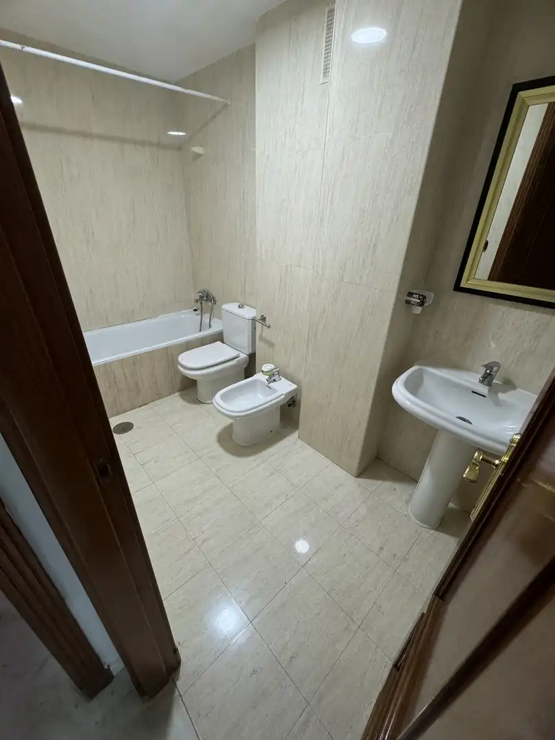 Piso de alquiler en Paseo Marítimo, Alcalde Rafael Ginel, San Lorenzo Baño de Piso de alquiler en Melilla con Aire acondicionado, Calefacción y Jardín privado
