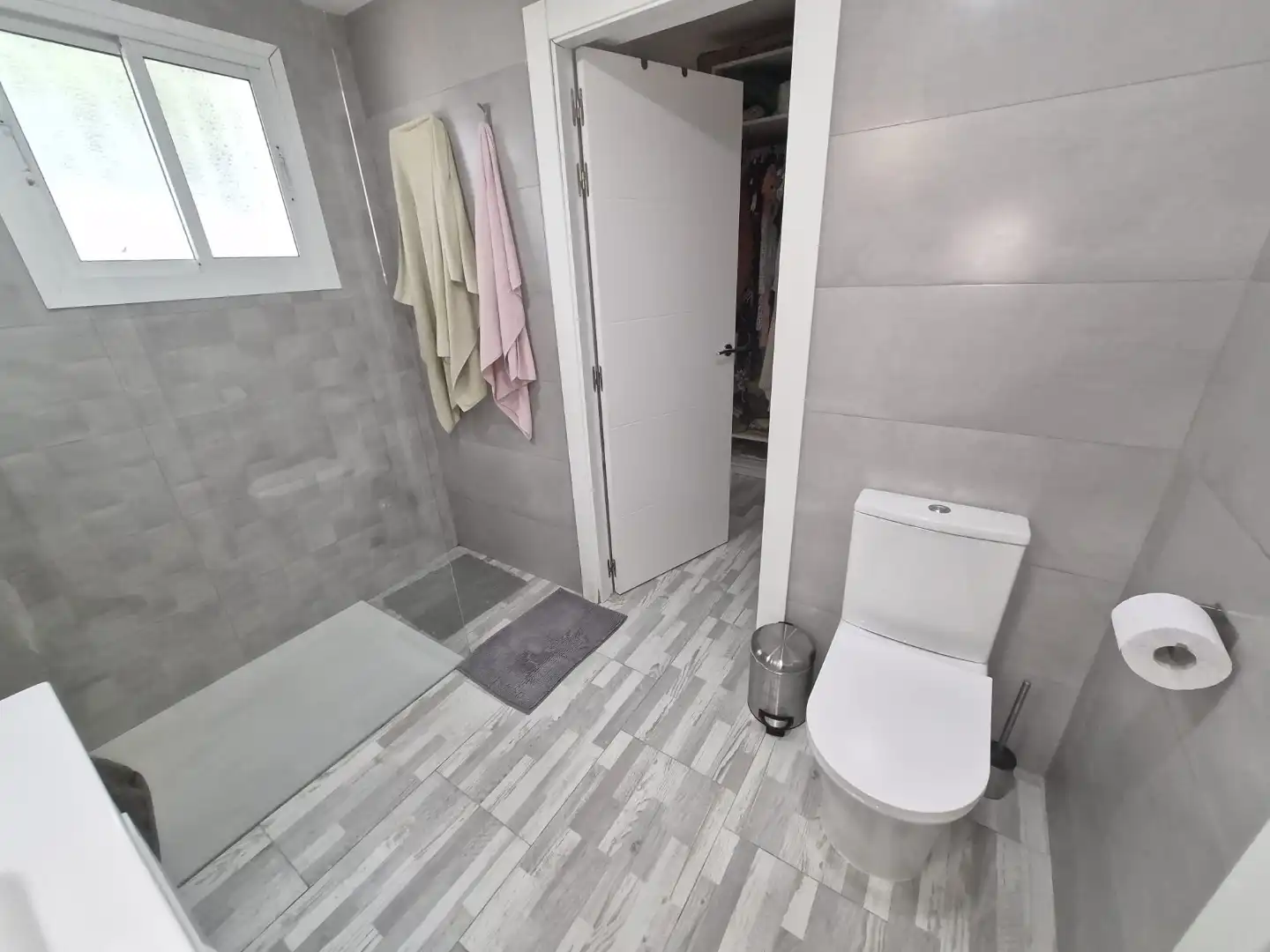 Houses for sale in Diseminado Poligono 25, 28, Casalpalma - Fahala Bathroom of Houses for sale in Cártama with Air Conditioner, Terrace and Swimming Pool