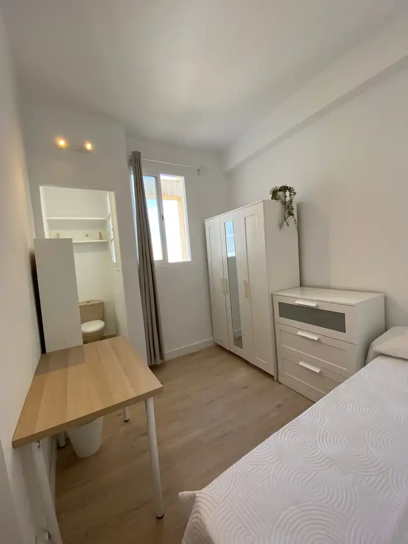 Room in Avenida Alcalde Díaz Saavedra Navarro, 7, Vegueta Room in Avenida Alcalde Díaz Saavedra Navarro, 7, Vegueta