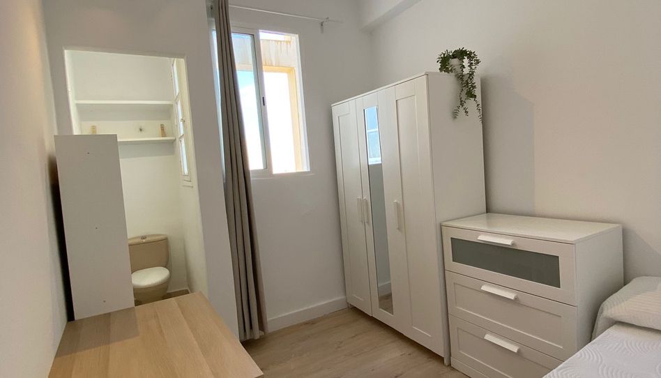 Room in Avenida Alcalde Díaz Saavedra Navarro, 7, Vegueta, Las Palmas de Gran Canaria - image 1 Photo 1 of Room in Avenida Alcalde Díaz Saavedra Navarro, 7, Vegueta, Las Palmas de Gran Canaria