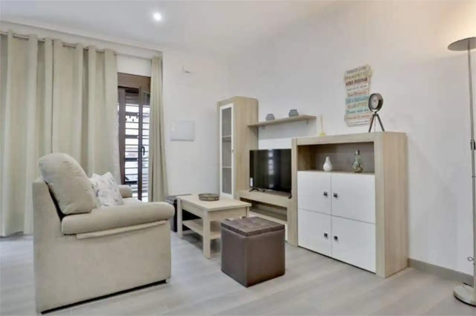 Apartament de lloguer a El Brillante -El Naranjo - El Tablero Sala d'estar de Apartament de lloguer en Córdoba amb Calefacció, Moblat i Es permeten mascotes