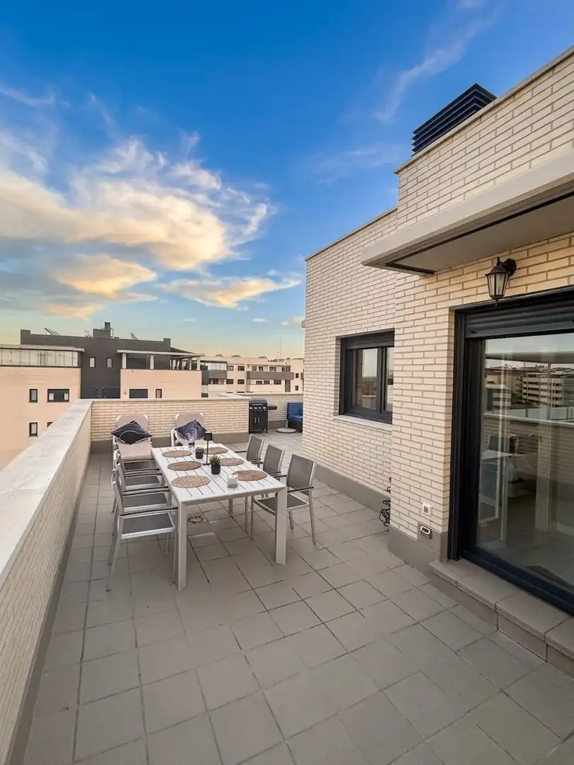 Zimmer in Avenida los Almendros, 298, Urbanizaciones Terrasse von Wohnung zur untervermieten in Rivas-Vaciamadrid mit Heizung, Terrasse und Schwimmbad