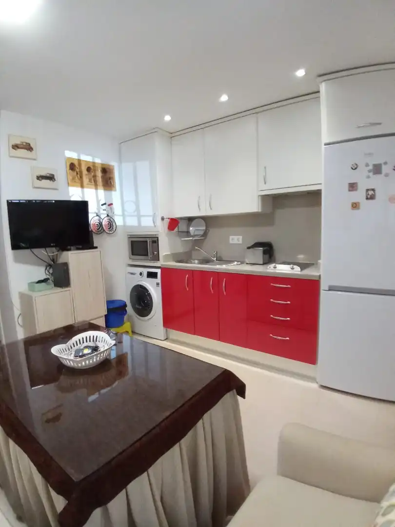Apartament de lloguer a Plaza Doctor González Gramage, Barrio del Nervión Cuina de Apartament de lloguer en Sevilla amb Aire condicionat, Calefacció i Moblat