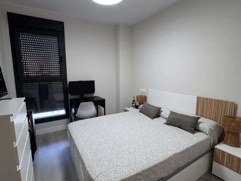 Schlafzimmer von Wohnung zur Miete in Dos Hermanas mit Klimaanlage, Terrasse und Schwimmbad
