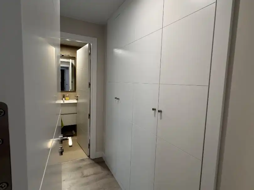 Badezimmer von Wohnung zur Miete in Dos Hermanas mit Klimaanlage, Terrasse und Schwimmbad