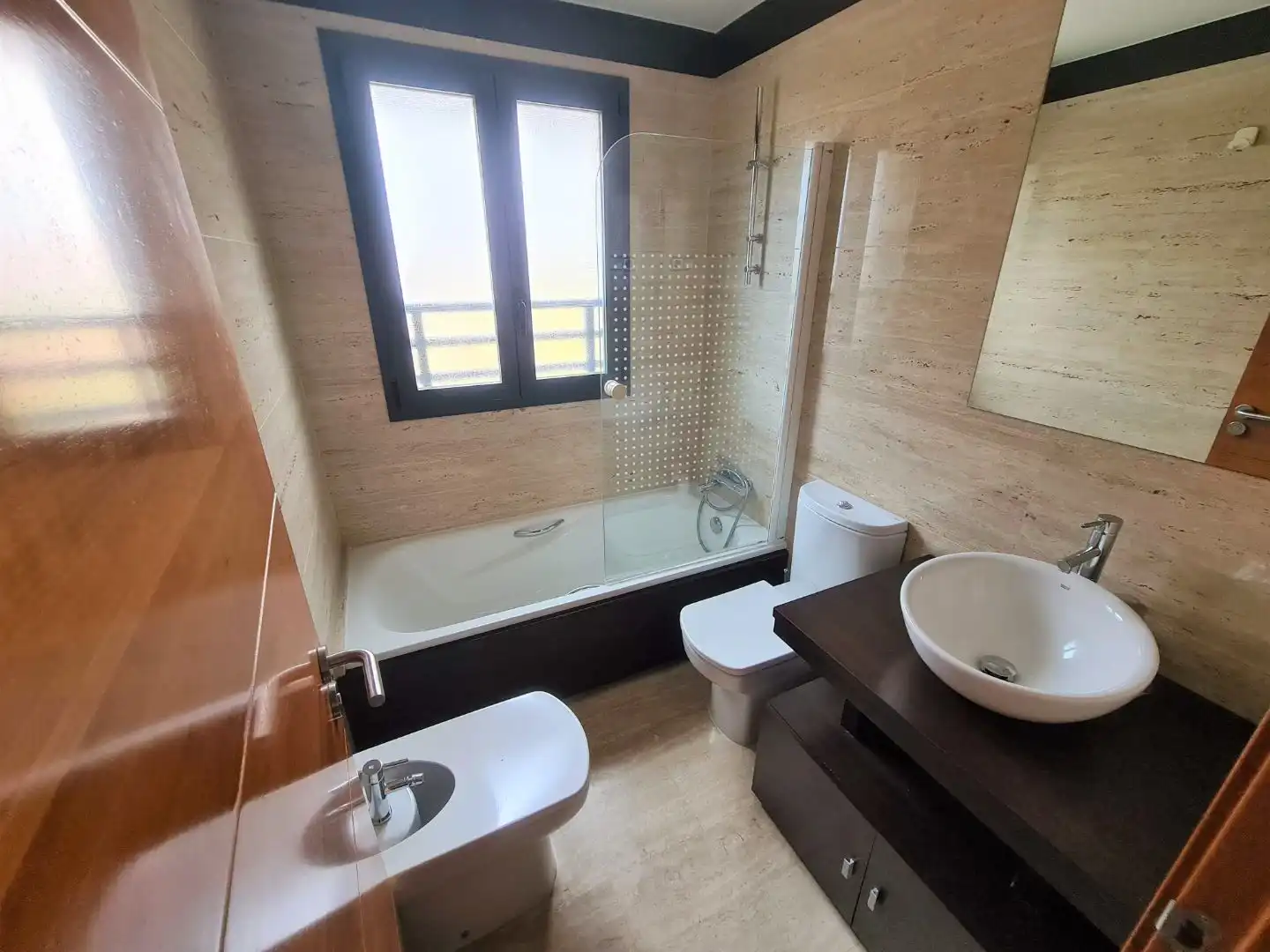 Baño de Piso de alquiler en Madrid con Aire acondicionado, Calefacción y Parquet