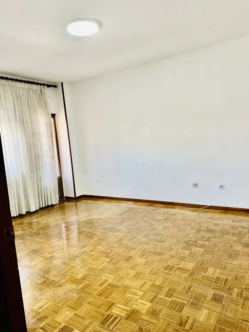 Flat for rent in Calle Alarcón, 8, Daimiel Living room of Flat for rent in Daimiel with Air Conditioner, Heating and Parquet flooring