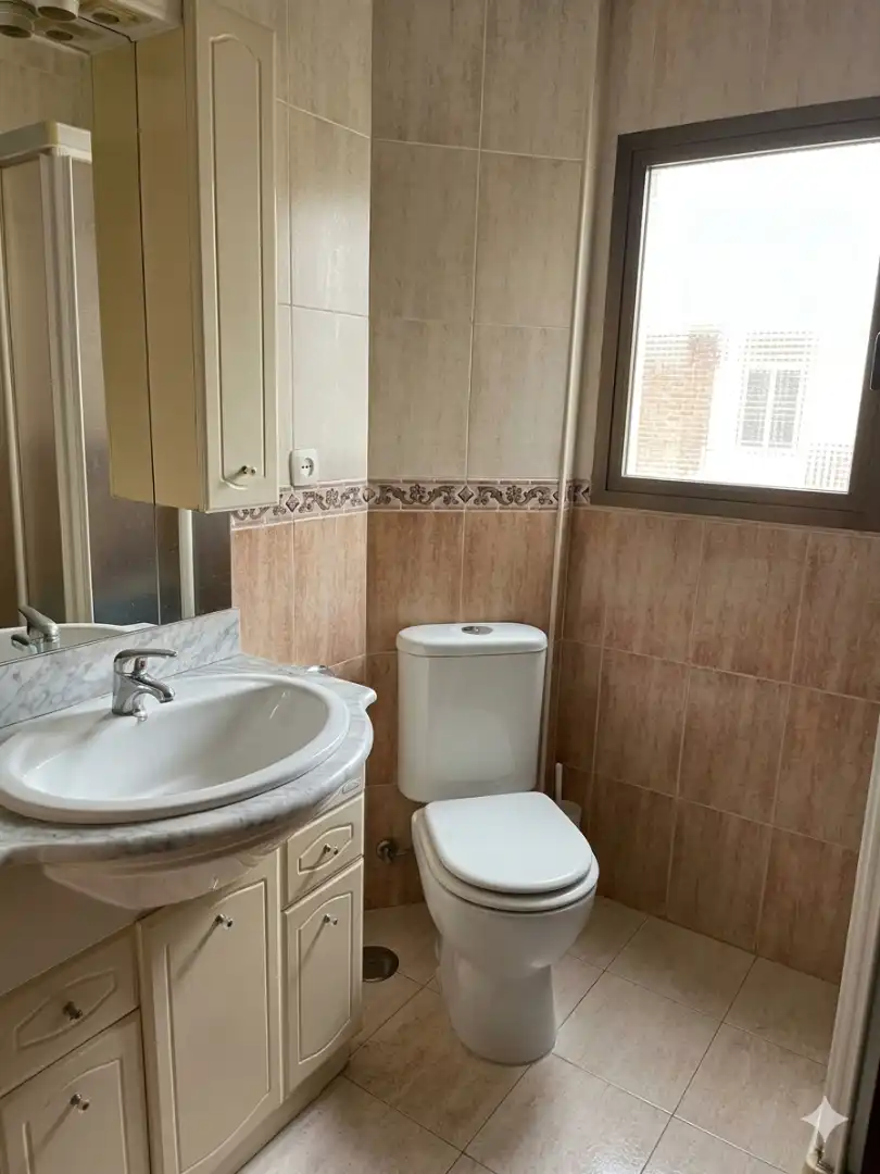 Bathroom of Flat for sale in Sevilla  with Heating, Private garden and Parquet flooring