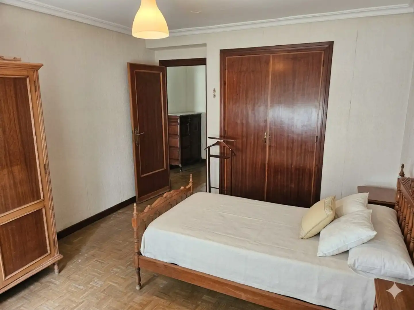 Bedroom of Flat for sale in Sevilla  with Heating, Private garden and Parquet flooring