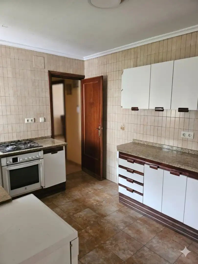 Kitchen of Flat for sale in Sevilla  with Heating, Private garden and Parquet flooring