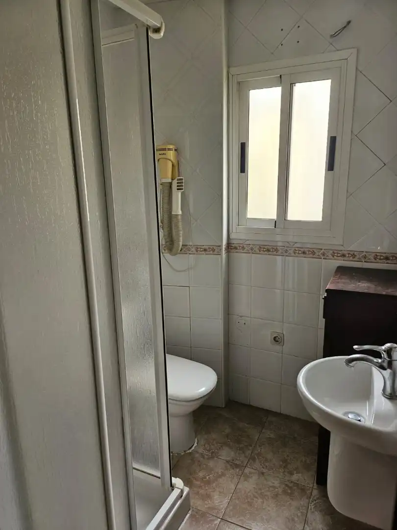 Bathroom of Flat for sale in Sevilla  with Heating, Private garden and Parquet flooring