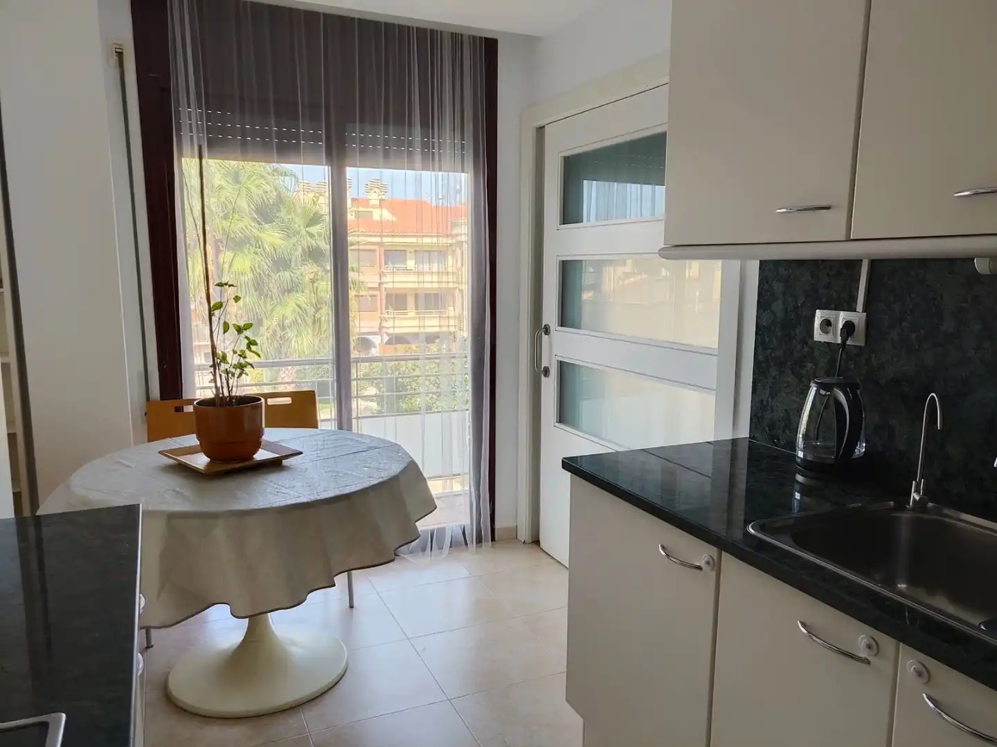 Flat for rent in Carrer Santiago Bañeras y Goday, 16, Avinguda Catalunya Kitchen of Flat for rent in Palamós with Air Conditioner, Heating and Parquet flooring
