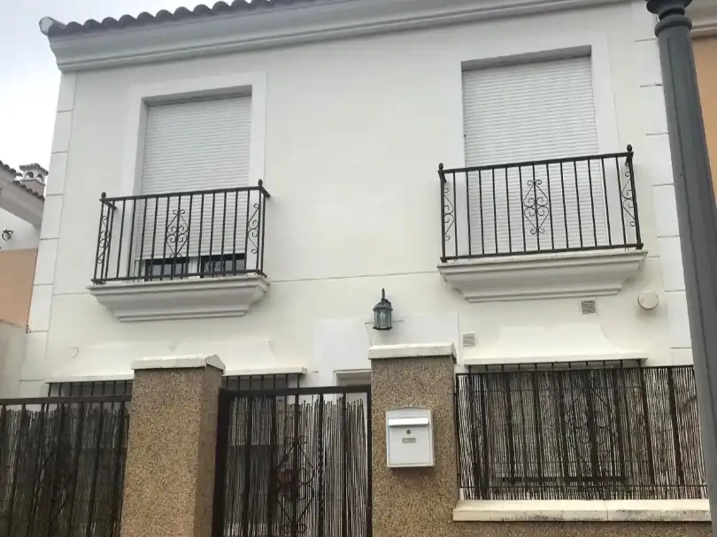 Vista exterior de Pis en venda en La Carlota amb Aire condicionat, Calefacció i Jardí privat