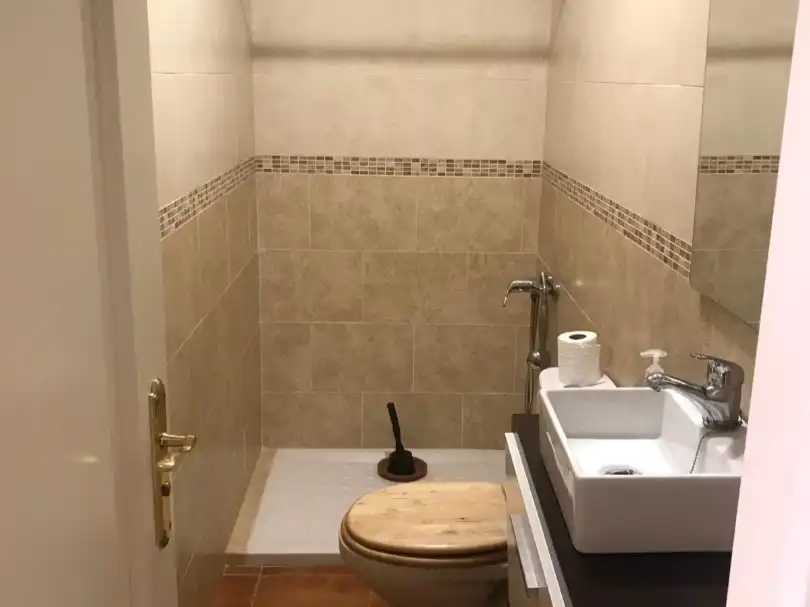 Bany de Pis en venda en La Carlota amb Aire condicionat, Calefacció i Jardí privat