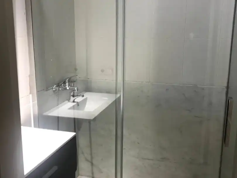 Bany de Pis en venda en La Carlota amb Aire condicionat, Calefacció i Jardí privat
