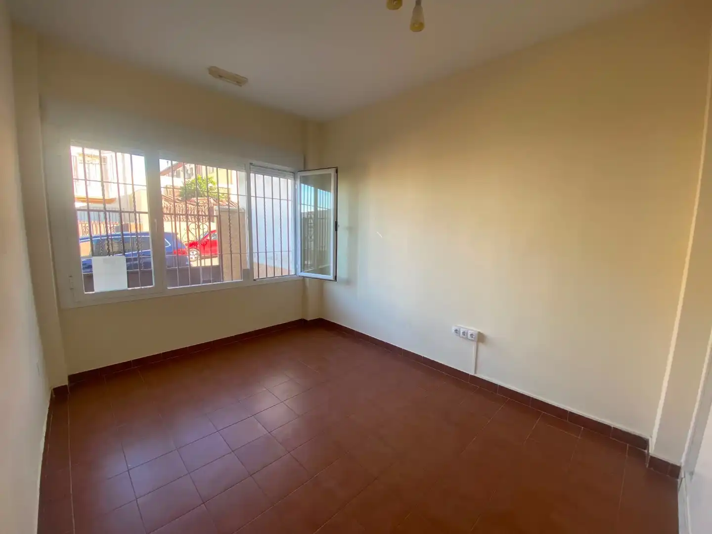 Wohnung zum Verkauf in La Carlota mit Klimaanlage, Heizung und Privatgarten