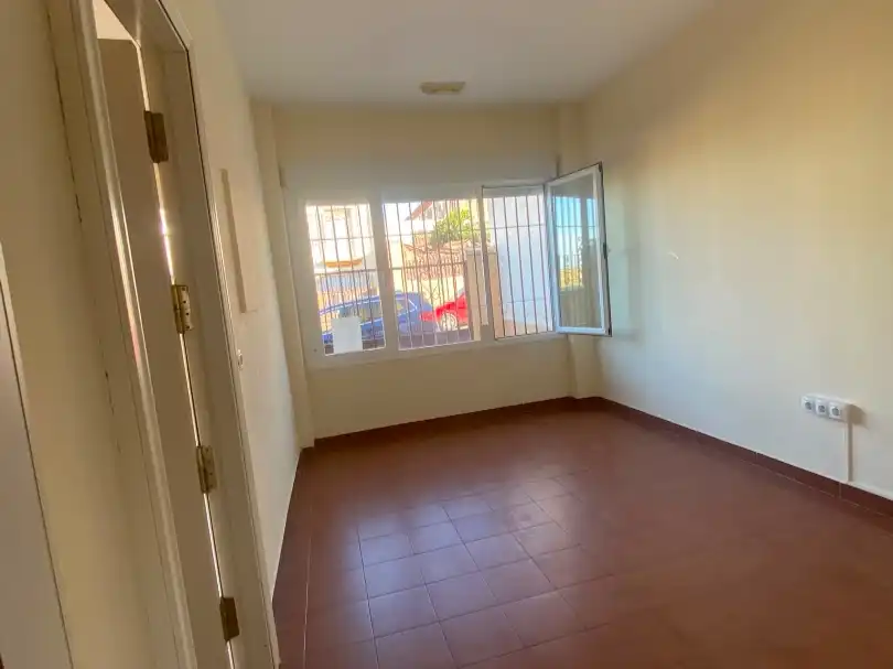 Schlafzimmer von Wohnung zum Verkauf in La Carlota mit Klimaanlage, Heizung und Privatgarten