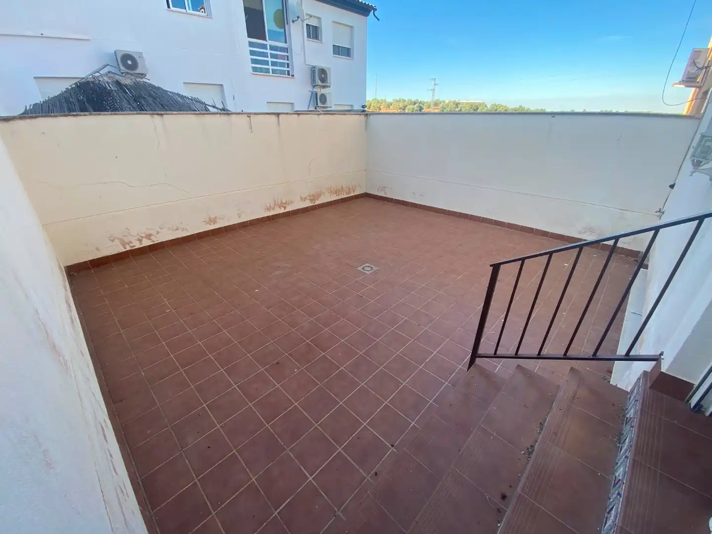 Terrasse von Wohnung zum Verkauf in La Carlota mit Klimaanlage, Heizung und Privatgarten