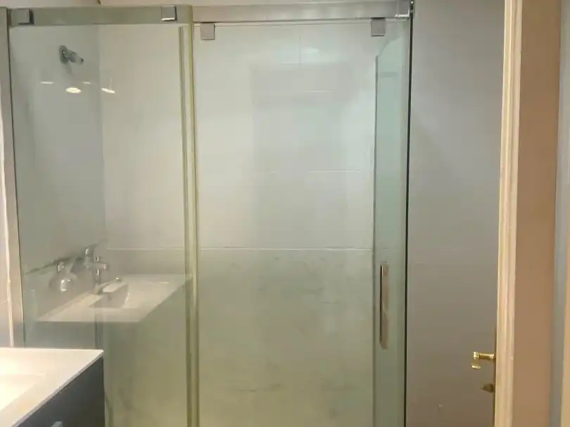 Badezimmer von Wohnung zum Verkauf in La Carlota mit Klimaanlage, Heizung und Privatgarten