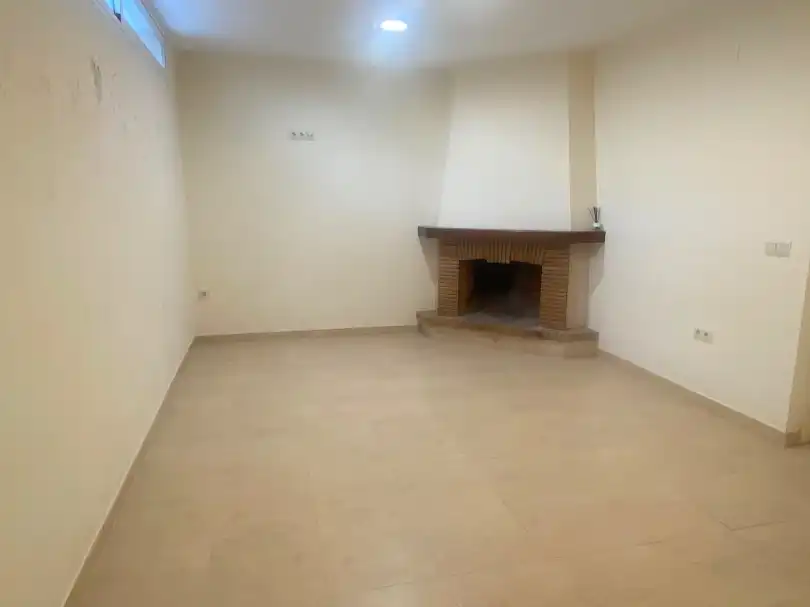 Wohnung zum Verkauf in La Carlota mit Klimaanlage, Heizung und Privatgarten