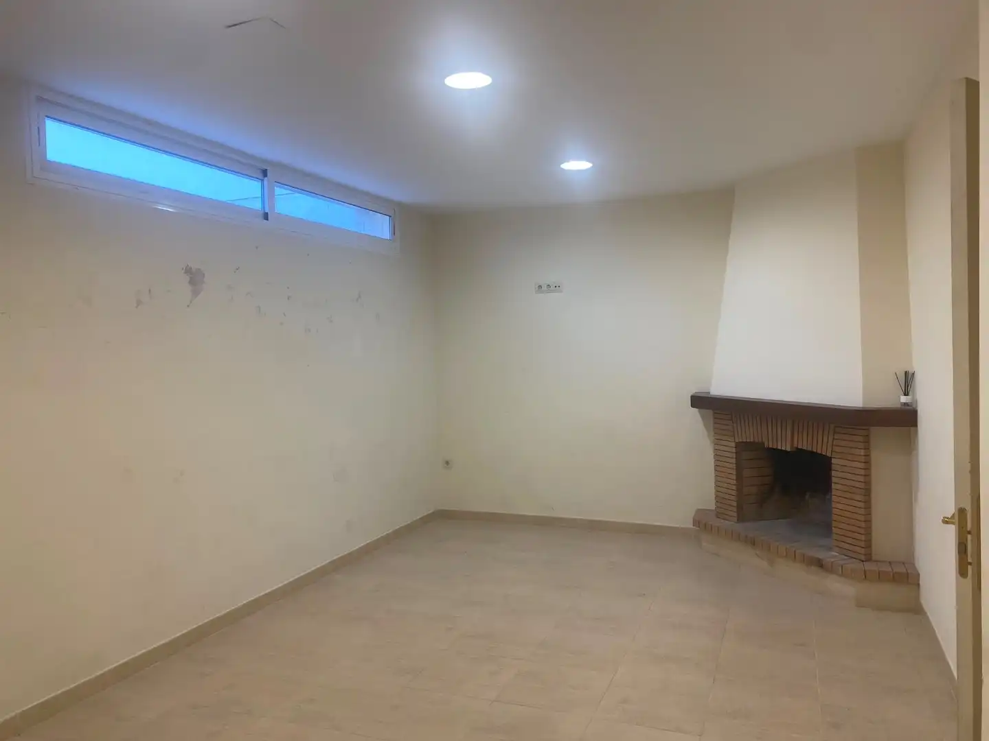 Wohnung zum Verkauf in La Carlota mit Klimaanlage, Heizung und Privatgarten