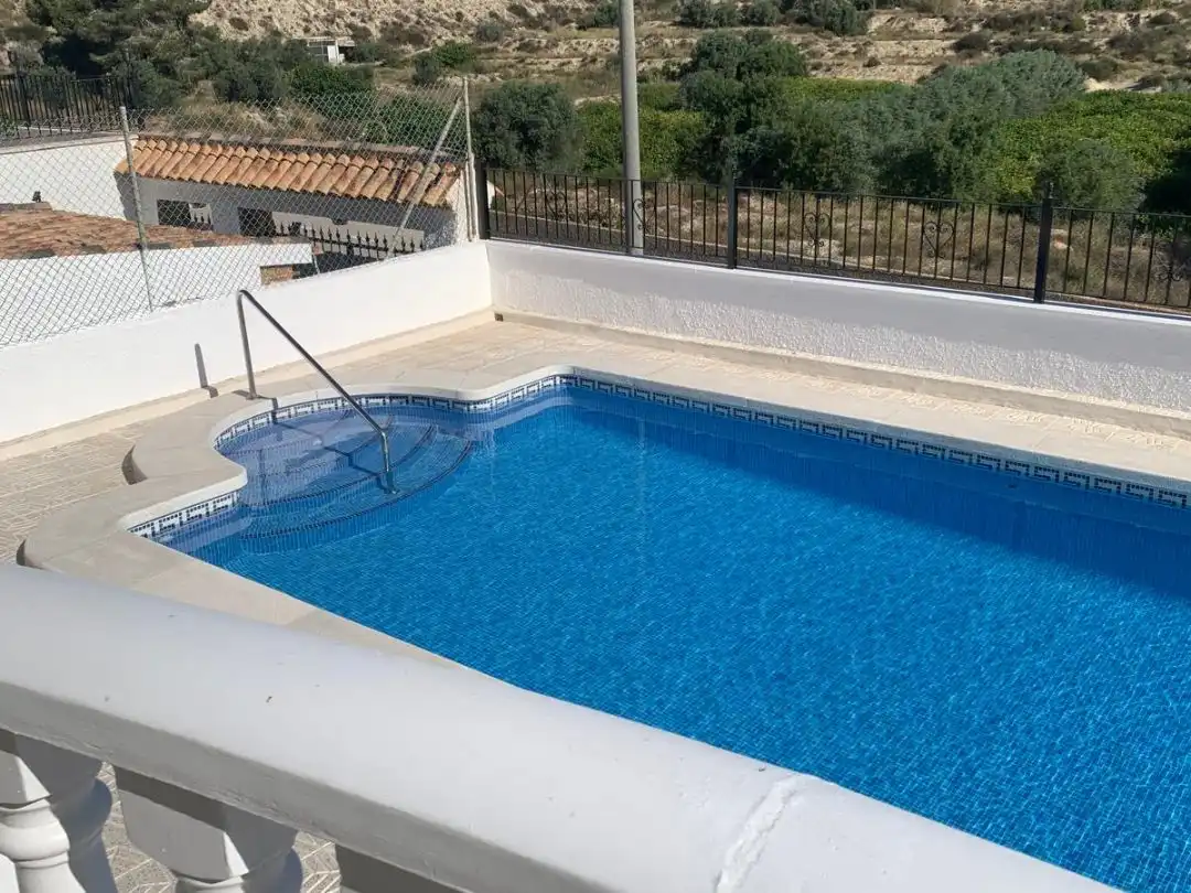 Piso en venta en Calle Holanda, 15, Bigastro Piscina de Piso en venta en Bigastro con Aire acondicionado, Calefacción y Jardín privado