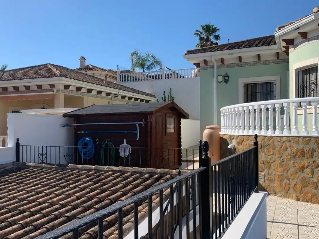 Piso en venta en Calle Holanda, 15, Bigastro Vista exterior de Piso en venta en Bigastro con Aire acondicionado, Calefacción y Jardín privado