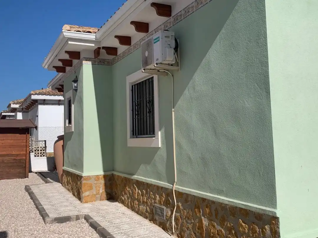 Piso en venta en Calle Holanda, 15, Bigastro Vista exterior de Piso en venta en Bigastro con Aire acondicionado, Calefacción y Jardín privado