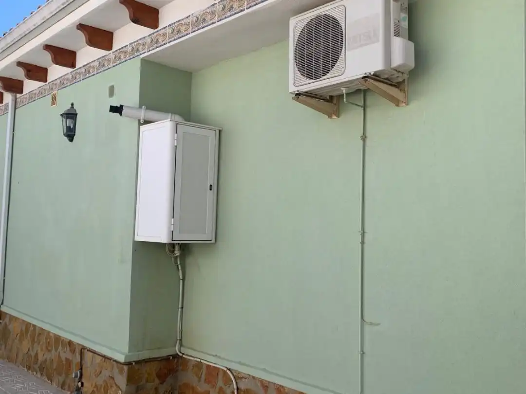 Piso en venta en Calle Holanda, 15, Bigastro Vista exterior de Piso en venta en Bigastro con Aire acondicionado, Calefacción y Jardín privado