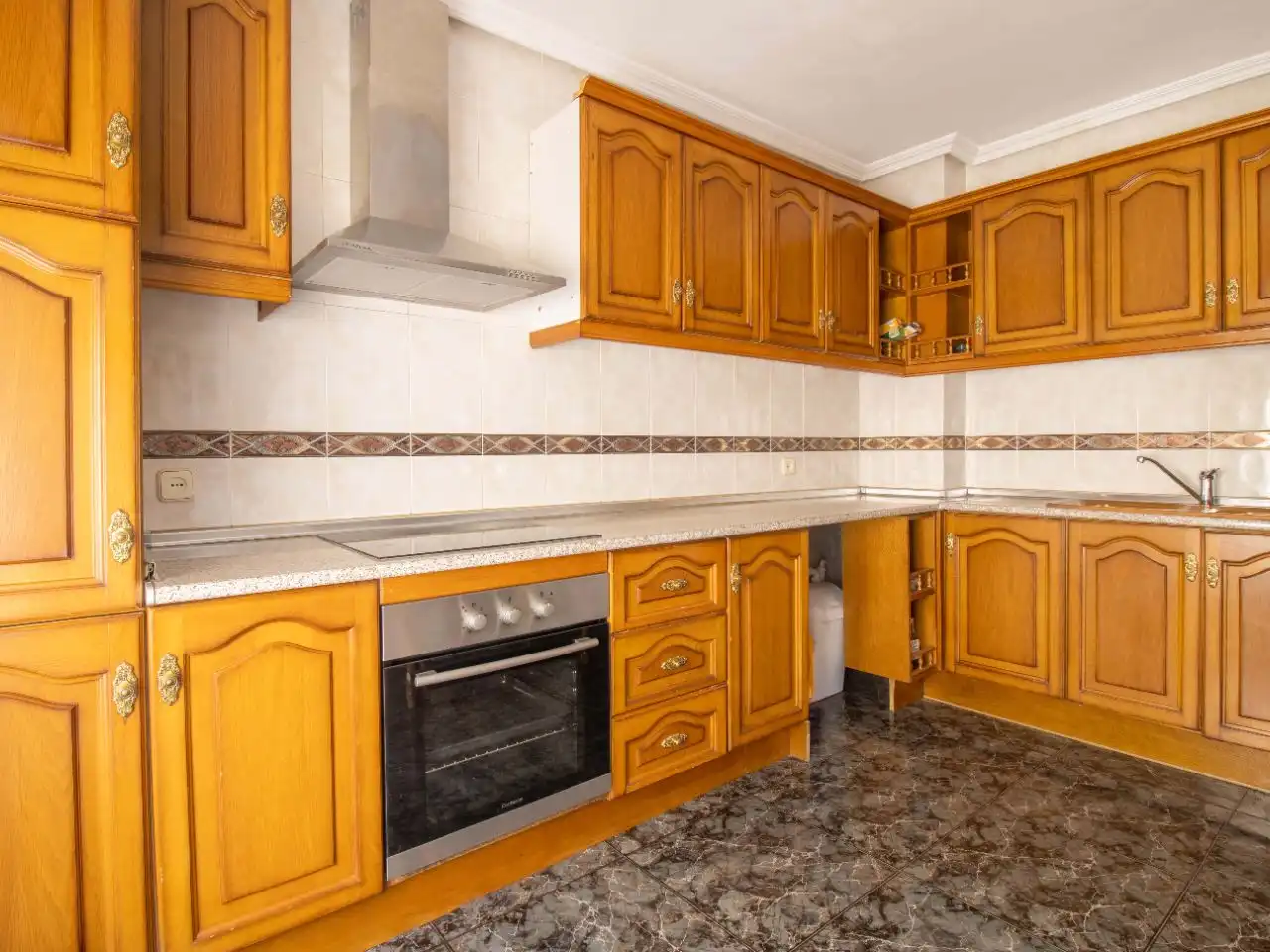 Detached homes for sale in Calle Cronista Cazabán, 5, Úbeda Kitchen of Detached homes for sale in Úbeda with Air Conditioner, Heating and Terrace