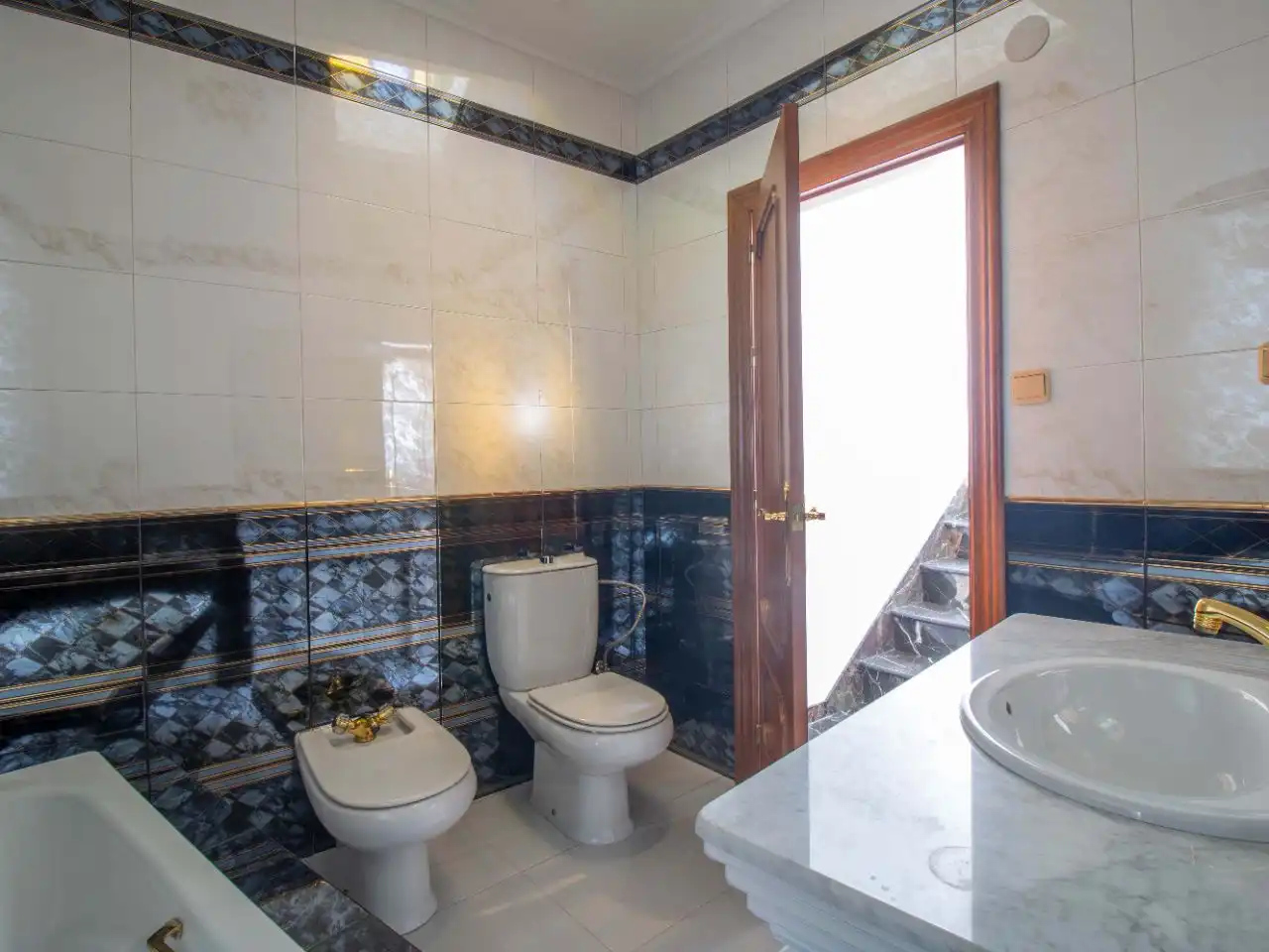 Detached homes for sale in Calle Cronista Cazabán, 5, Úbeda Bathroom of Detached homes for sale in Úbeda with Air Conditioner, Heating and Terrace