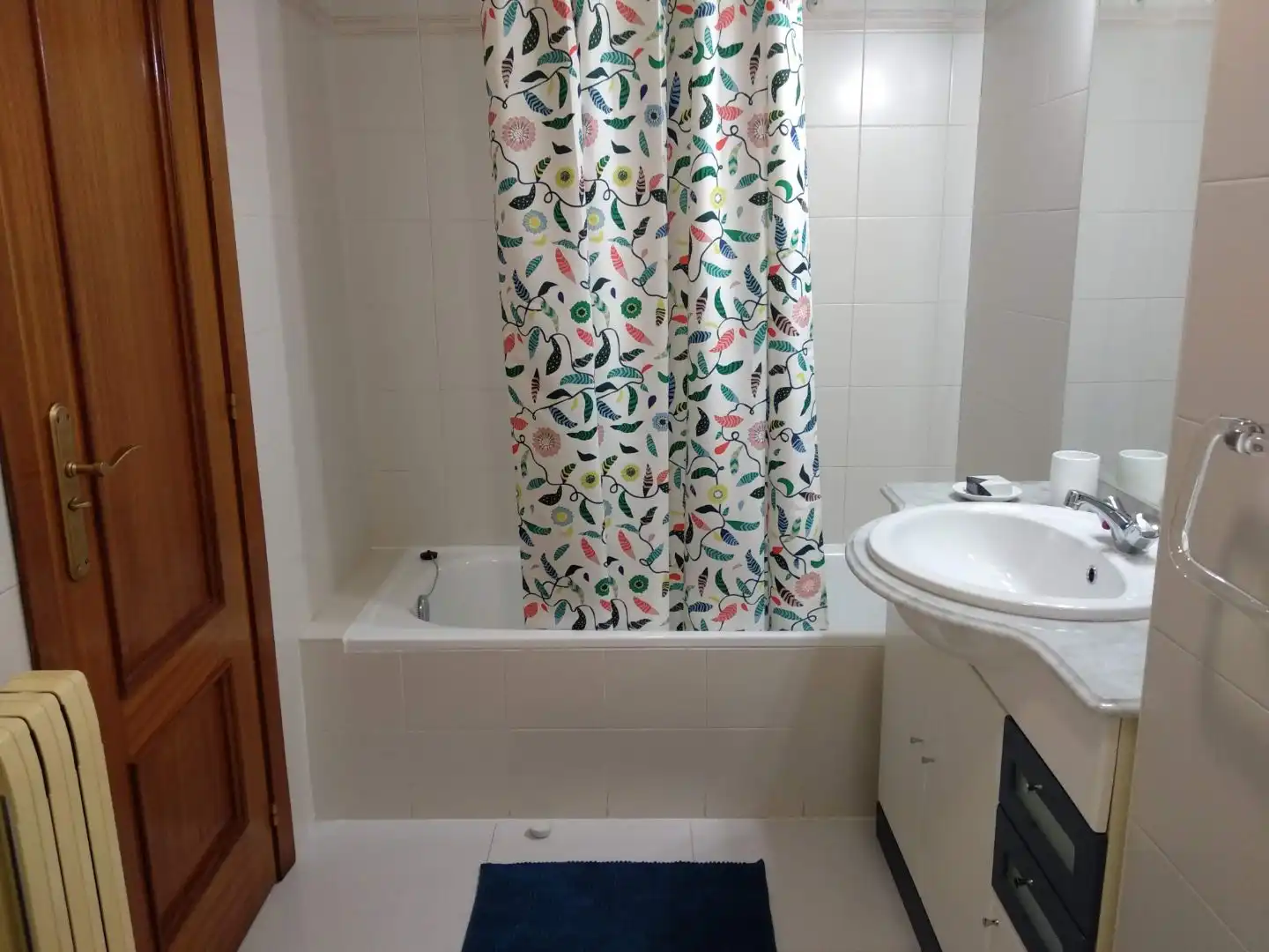 Flat for rent in Calle Caño Badillo, 7, El Ejido - Santa Ana Bathroom of Flat for rent in León Capital with Heating, Parquet flooring and Furnished