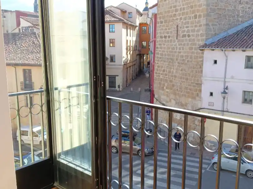 Flat for rent in Calle Caño Badillo, 7, El Ejido - Santa Ana Balcony of Flat for rent in León Capital with Heating, Parquet flooring and Furnished