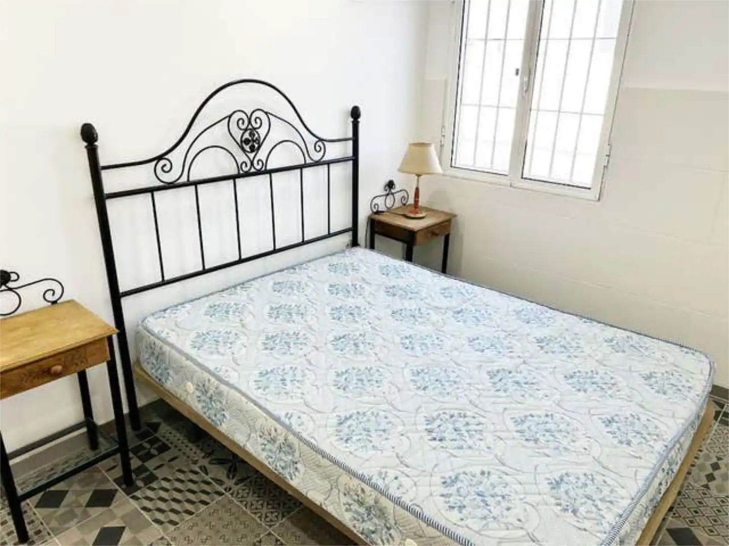 Casa adosada de lloguer a Los Franceses – La Vega Dormitori de Casa adosada de lloguer en Chiclana de la Frontera amb Jardí privat, Traster i Moblat